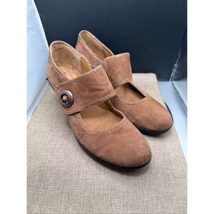Soft Spots Suede Mary Jane Heels Size 9.5 Light Brown